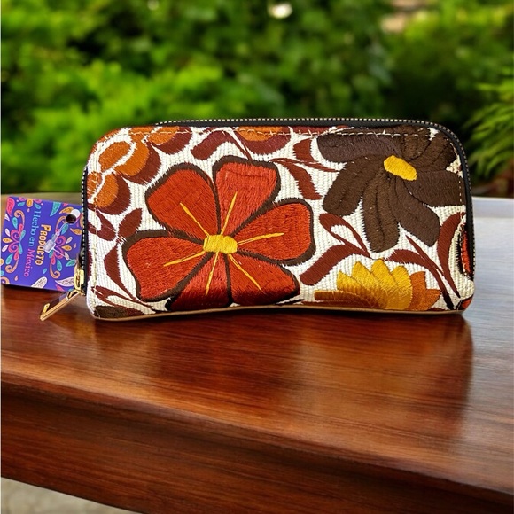 Embroidered Wallet, Handcrafted in Mexico,  Tan wallet, Cowhide wallet, Women’s - Picture 1 of 5